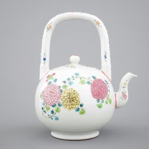 Een Chinese famille rose porseleinen theepot, Yongzheng, 1722-1735 — foto 4