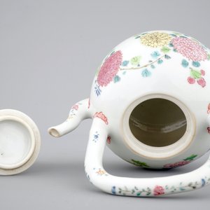 Een Chinese famille rose porseleinen theepot, Yongzheng, 1722-1735 — foto 6