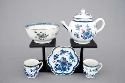 Une partie de service à thé en porcelaine de Chine, famille rose, 18ème