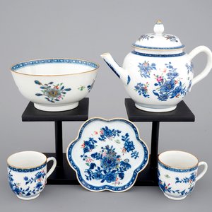 A Chinese famille rose part of a tea service, Qianlong, 18th C — photo 1