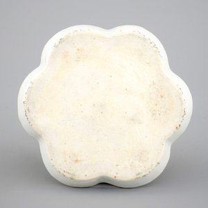 A Chinese famille rose part of a tea service, Qianlong, 18th C — photo 16