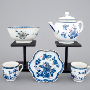 A Chinese famille rose part of a tea service, Qianlong, 18th C — photo 2