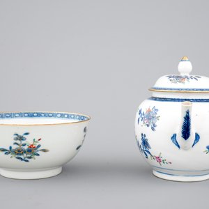 A Chinese famille rose part of a tea service, Qianlong, 18th C — photo 6