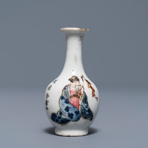 A Chinese famille rose peach-shaped brush washer and a miniature 'Wu Shuang Pu' vase, 19th C. — 照片 4