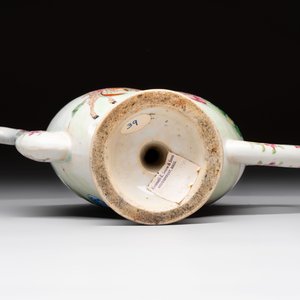 A Chinese famille rose peach-shaped 'Ma Gu Xian Shou 麻姑獻壽' and 'Sanxing' cadogan teapot, Jiaqing — 照片 6