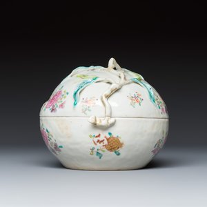 A Chinese famille rose peach-shaped tureen and cover — photo 4