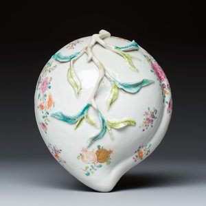 A Chinese famille rose peach-shaped tureen and cover — photo 7