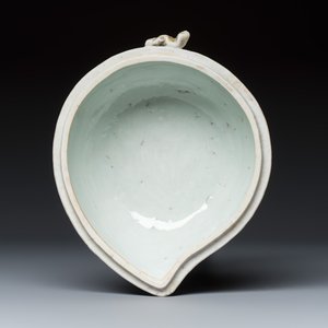 A Chinese famille rose peach-shaped tureen and cover — photo 9