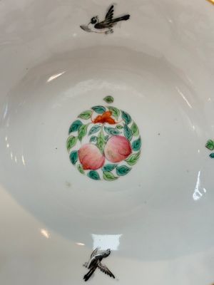 A Chinese famille rose 'peaches' bowl, Tongzhi mark and of the period — photo 6