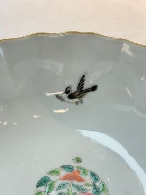 A Chinese famille rose 'peaches' bowl, Tongzhi mark and of the period — photo 7