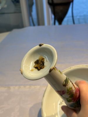 A Chinese famille rose 'Peacock' covered bowl, a candlestick and a stembowl, Guangxu mark and of the period, 19/20th C. — foto 43