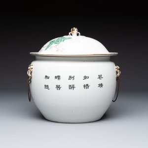 A Chinese famille rose 'Peacock' covered bowl, a candlestick and a stembowl, Guangxu mark and of the period, 19/20th C. — foto 10