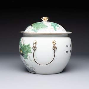A Chinese famille rose 'Peacock' covered bowl, a candlestick and a stembowl, Guangxu mark and of the period, 19/20th C. — foto 9