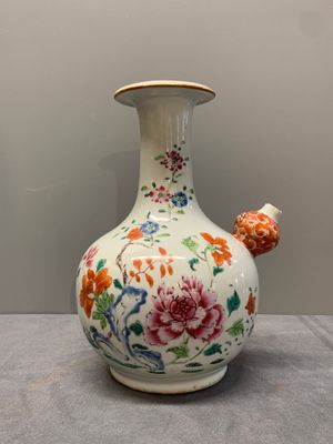 A Chinese famille rose 'peonies' kendi, Qianlong — photo 4