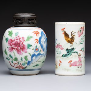 A Chinese famille rose 'Peony' jar and a 'Rooster' brush pot, Tongzhi mark, 18/19th C. — photo 1