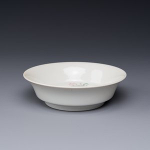 A Chinese famille rose 'peony' plate, Yongzheng mark and possibly of the period — foto 2