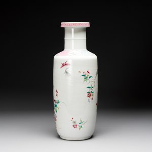A Chinese famille rose 'pheasants and flowers' rouleau vase, 19th C. — photo 3