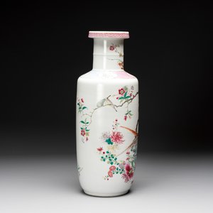 A Chinese famille rose 'pheasants and flowers' rouleau vase, 19th C. — photo 4