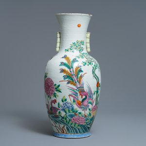 A Chinese famille rose 'phoenix and crane' vase, Qianlong mark, 19th C. — 照片 1