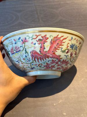 A Chinese famille rose 'phoenix' bowl, Guangxu mark, 19th C. — photo 1