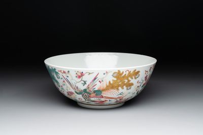 A Chinese famille rose 'phoenix' bowl, Xuantong mark, 20th C.