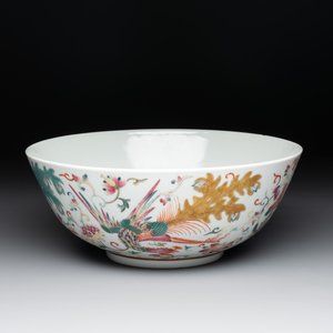 A Chinese famille rose 'phoenix' bowl, Xuantong mark, 20th C. — foto 1