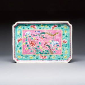 A Chinese famille rose 'Phoenixes and Peonies' tray for the Straits or Peranakan market, 19th C. — foto 1