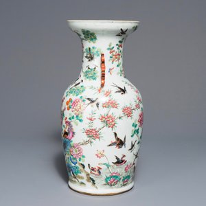 A Chinese famille rose 'phoenixes and pheasants' vase, 19th C. — 照片 3