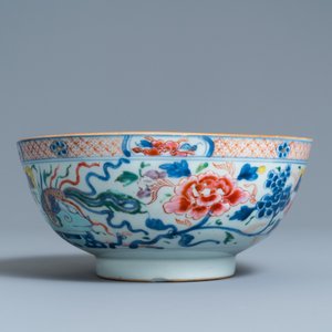 A Chinese famille rose 'phoenixes' bowl, Qianlong — photo 3