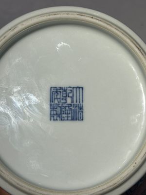 A Chinese famille rose pink-ground 'European scene' vase , 20th C. — photo 13