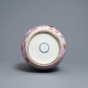 A Chinese famille rose pink-ground rouleau vase, 19th C. — 照片 5