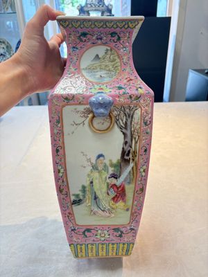 A Chinese famille rose pink-ground vase with figural design, Qianlong mark, 19/20th C. — 照片 4