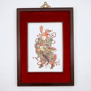 A Chinese famille rose plaque depicting Qin Shubao, 19/20th C. — photo 1