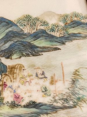 A Chinese famille rose plaque mounted as a table screen, Qianlong — 照片 11