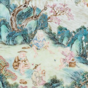 A Chinese famille rose plaque mounted as a table screen, Qianlong — 照片 5