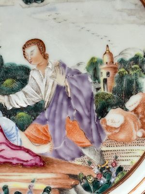A Chinese famille rose plate depicting a scene from a fable by La Fontaine and a 'Shepherds' plate, Qianlong — foto 12