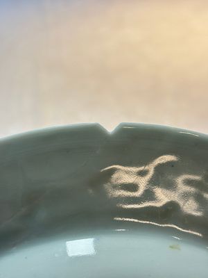 A Chinese famille rose plate depicting a scene from a fable by La Fontaine and a 'Shepherds' plate, Qianlong — foto 16