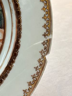 A Chinese famille rose plate depicting a scene from a fable by La Fontaine and a 'Shepherds' plate, Qianlong — foto 10