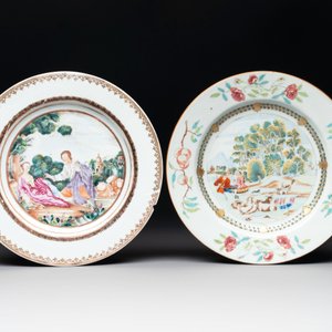 A Chinese famille rose plate depicting a scene from a fable by La Fontaine and a 'Shepherds' plate, Qianlong — foto 2