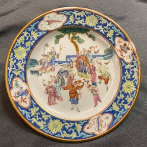 A Chinese famille rose plate, Tongzhi mark and of the period — photo 3