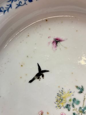 A Chinese famille rose plate with a bird and butterfly among blossoming branches, Yongzheng mark, Republic — 照片 3