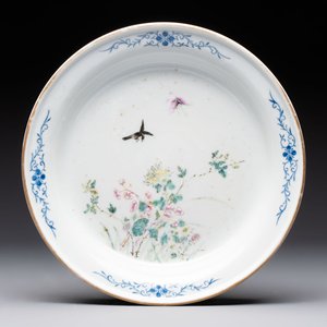 A Chinese famille rose plate with a bird and butterfly among blossoming branches, Yongzheng mark, Republic — 照片 1