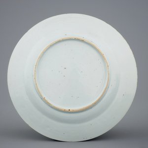 A Chinese famille rose plate with a lady on a deer, Yongzheng, 1723-1735 — 照片 2