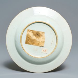 A Chinese famille rose plate with a lady playing a qin, Yongzheng — photo 2