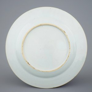 A Chinese famille rose plate with Europeans, Yongzheng (1723-1735) — 照片 2