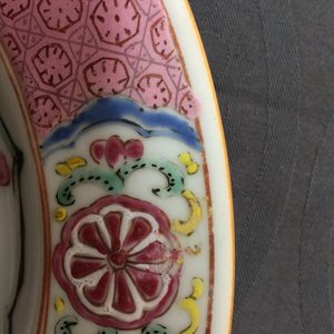 A Chinese famille rose plate with Europeans, Yongzheng (1723-1735) — 照片 4