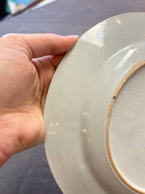 A Chinese famille rose plate with figural design, Yongzheng/Qianlong — 照片 8