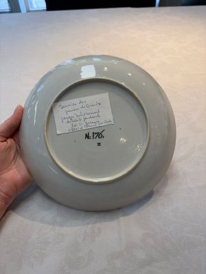 A Chinese famille rose plate with floral design, Johanneum mark, ex-collection of August the Strong, Yongzheng — photo 5