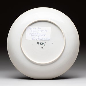 A Chinese famille rose plate with floral design, Johanneum mark, ex-collection of August the Strong, Yongzheng — photo 2