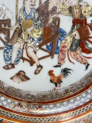 A Chinese famille rose plate with musicians playing the drums, Yongzheng — photo 4